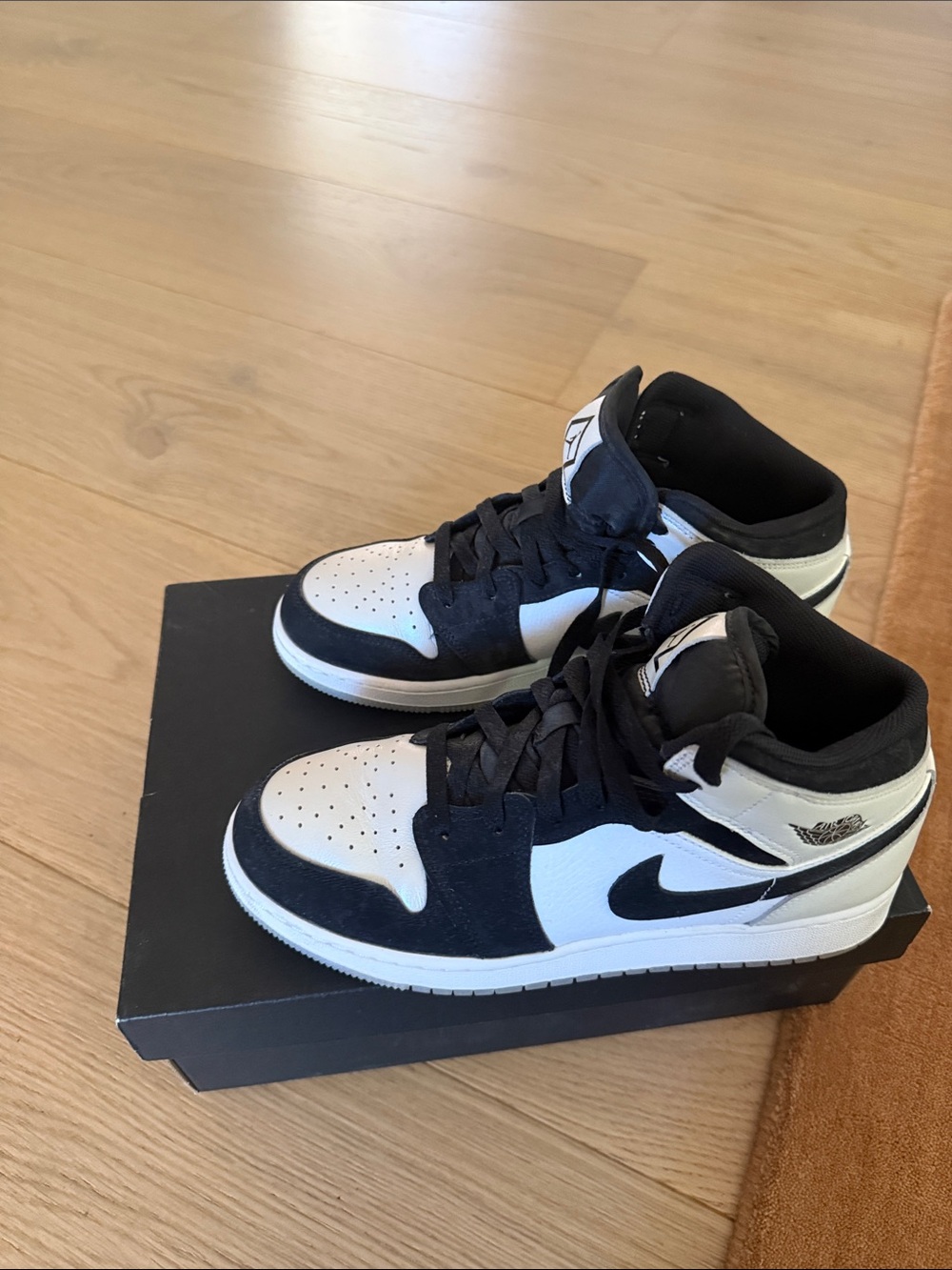 Nike Air Jordan 1 Mid Diamond